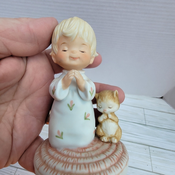 1983 Gorham Gods In His Heaven Girl Praying With Cat/Kitten Figurine Ceramic - Picture 11 of 12